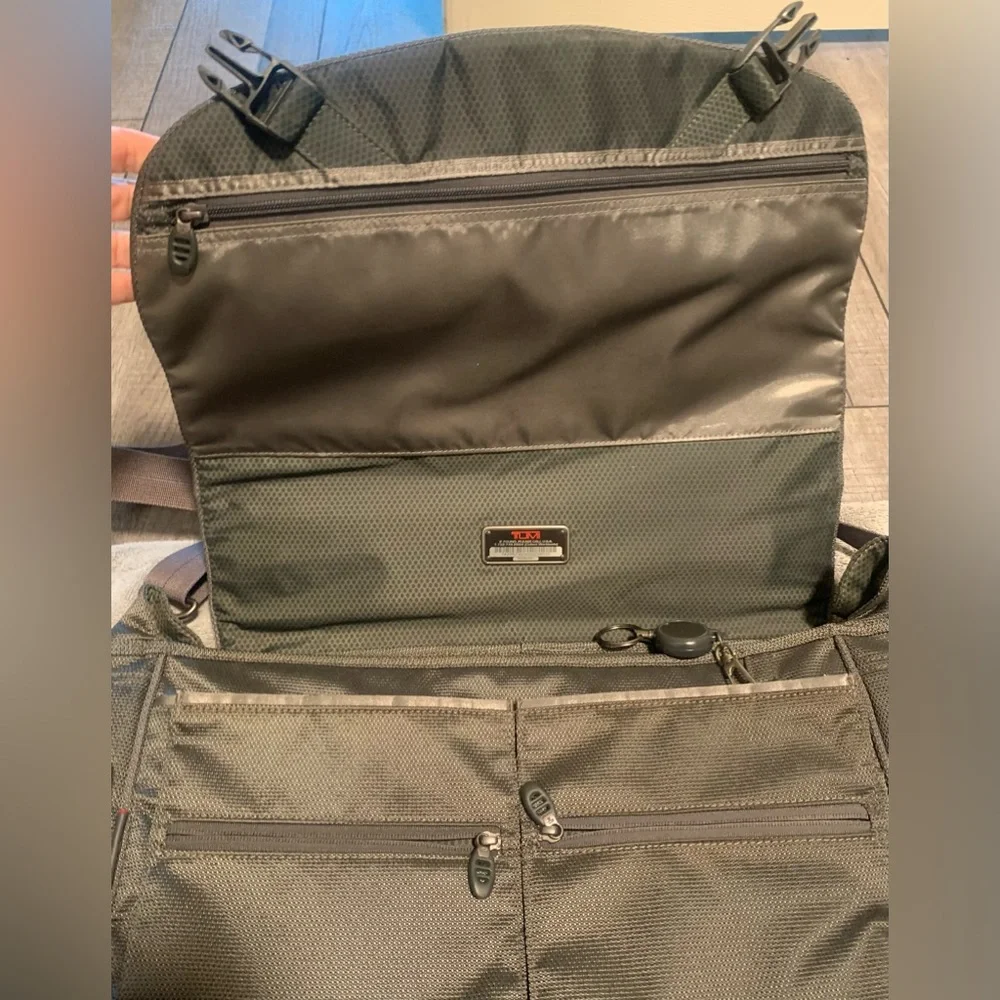 TUMI 5506GRH Black Tech Messenger Laptop Bag Briefcase
